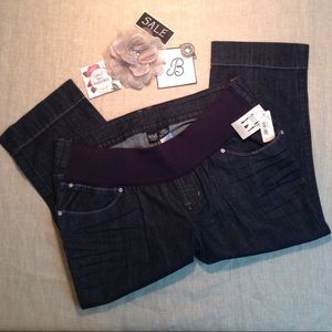 a.n.a MATERNITY NWT CAPRIS 4 for $25
